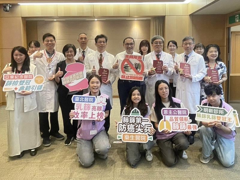 侯友宜表揚防癌尖兵,新北與醫護團隊攜手維護市民健康。