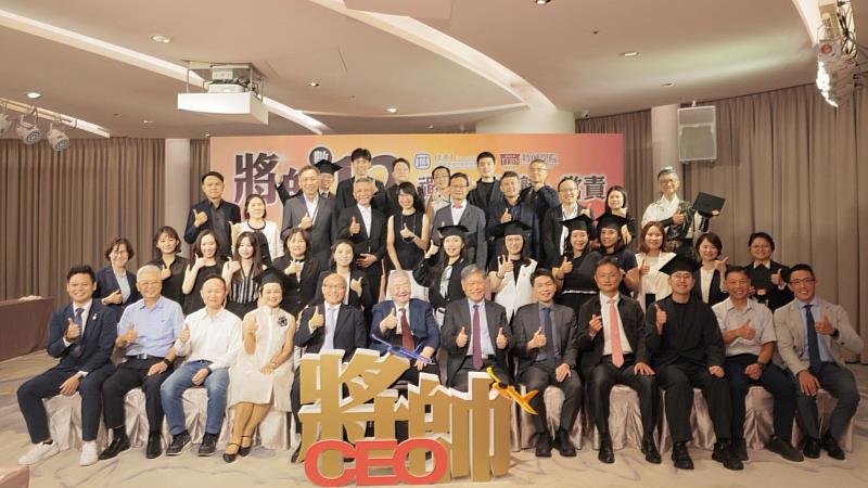 第12屆「國貿經營策略管理將帥班」34位學員,歷經91天學習淬鍊,圓滿結業。