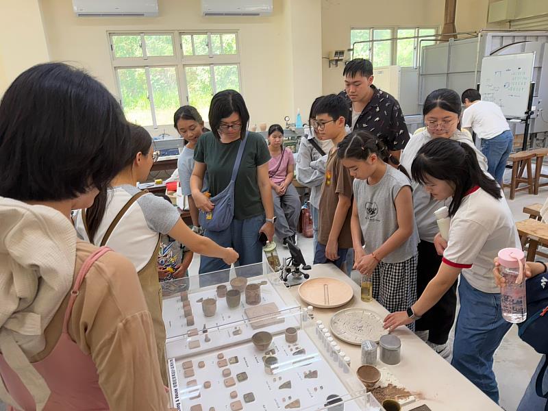 觀摩災後淤泥再生利用成果，並透過陶藝實作體驗，認識淤泥高值化應用於陶土與工藝材料的可能性，深化災後資源循環與地方永續發展的概念。