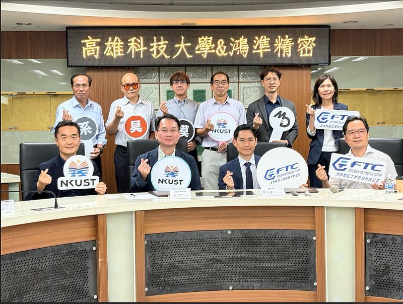 高科大團隊與鴻準精密工業股份有限公司團隊合影。
