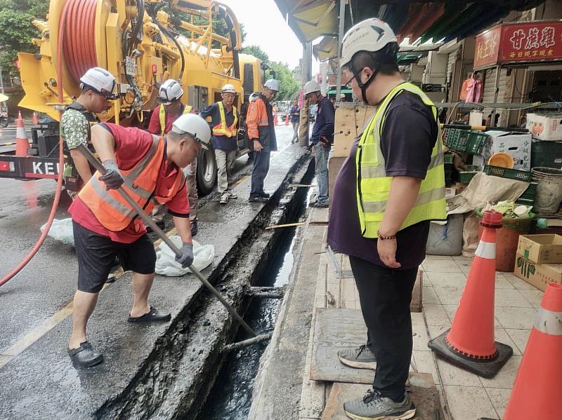 竹市府各局處進行防颱整備工作。