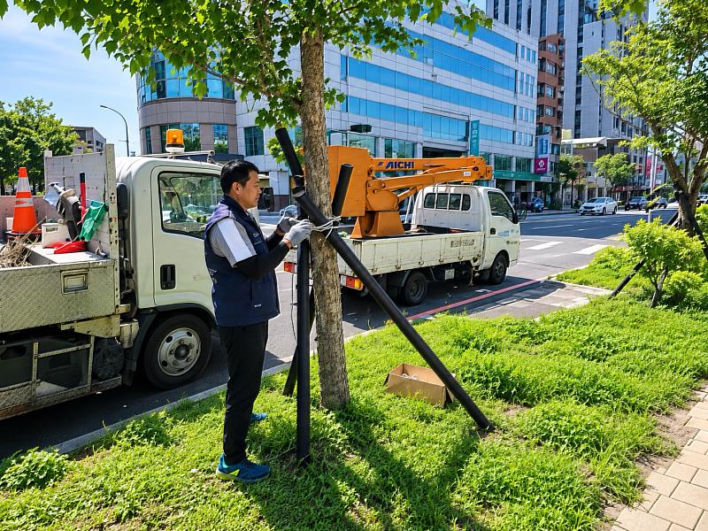 竹市府各局處進行防颱整備工作。