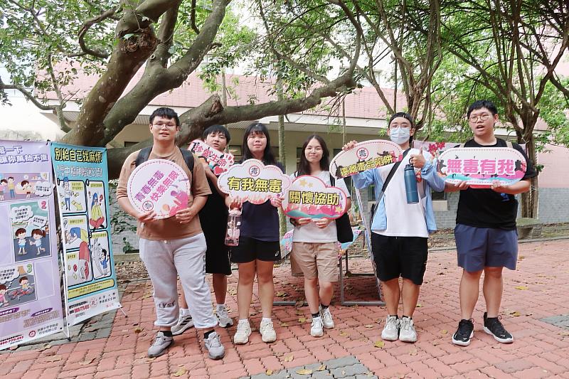 南華大學宣導拒毒的正確觀念，以「生命力帶動生命力」創造生命價值，讓社會共榮共好，榮獲全國「防制學生藥物濫用」績優大專校院第3名。