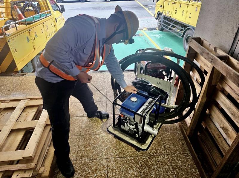 因應沙德爾颱風持續接近台灣北部海面,台電已動員人力落實防災設備及備料盤點。