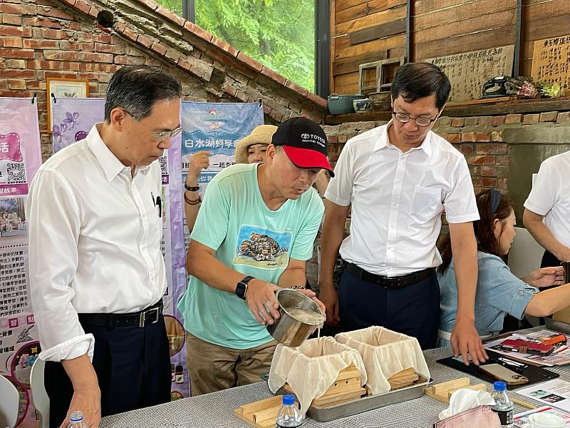 教育部訪視東石夯學點「塭仔的青春美夢」，見證夯學推動成果。