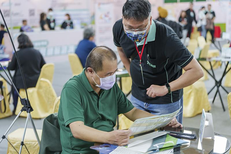 中區45⁺中高齡就業博覽會求職等待區(示意圖)。