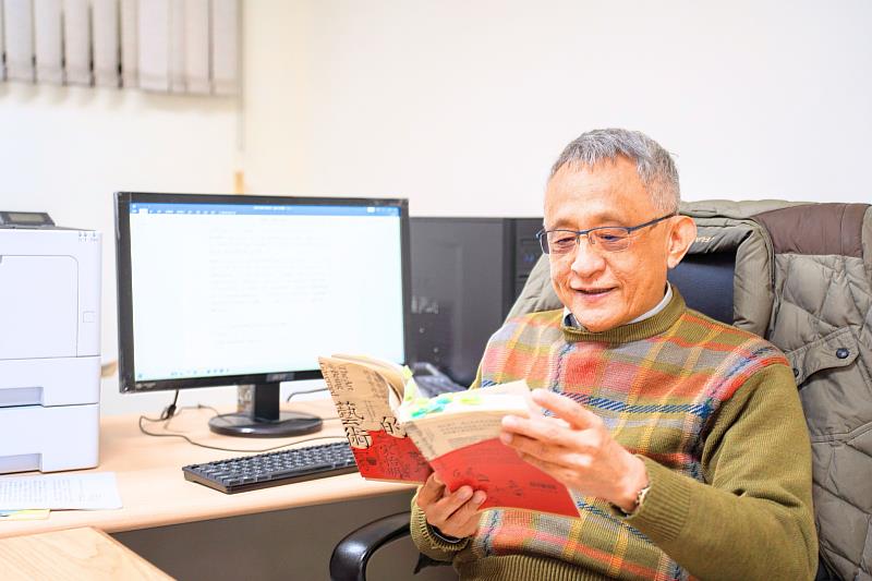 中央研究院院士、國立中央大學文學院歷史研究所講座教授李孝悌辭世，中央大學深感哀悼，感念他留下的學術典範。照片秘書室提供
