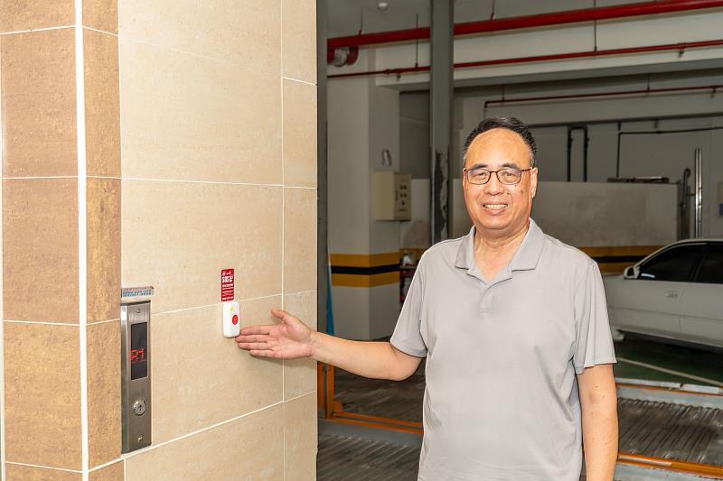 目前三秀雅集社區已全面啟用梯間與電梯的「24小時緊急求救按鈕」，全面連線至中保科技雲端管制中心。