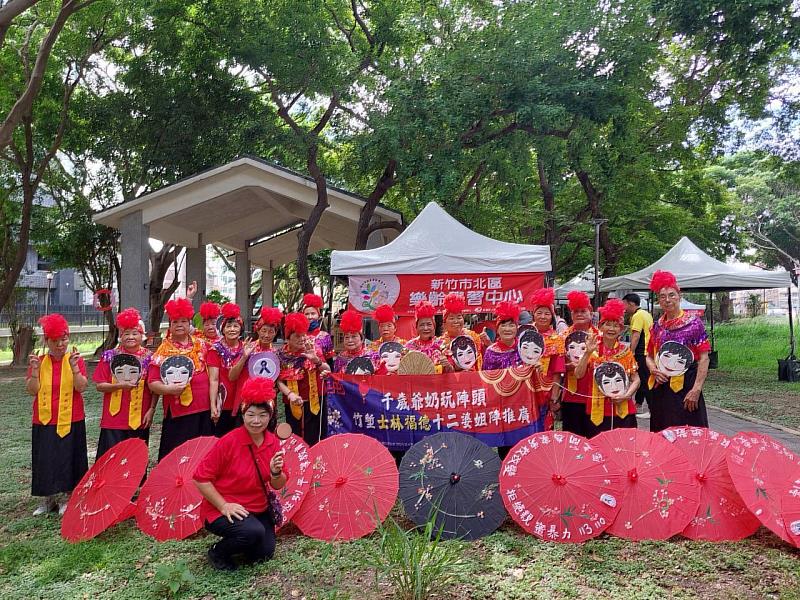 北區樂齡學習中心「十二婆姐」祈福儀式揭開活動序幕。