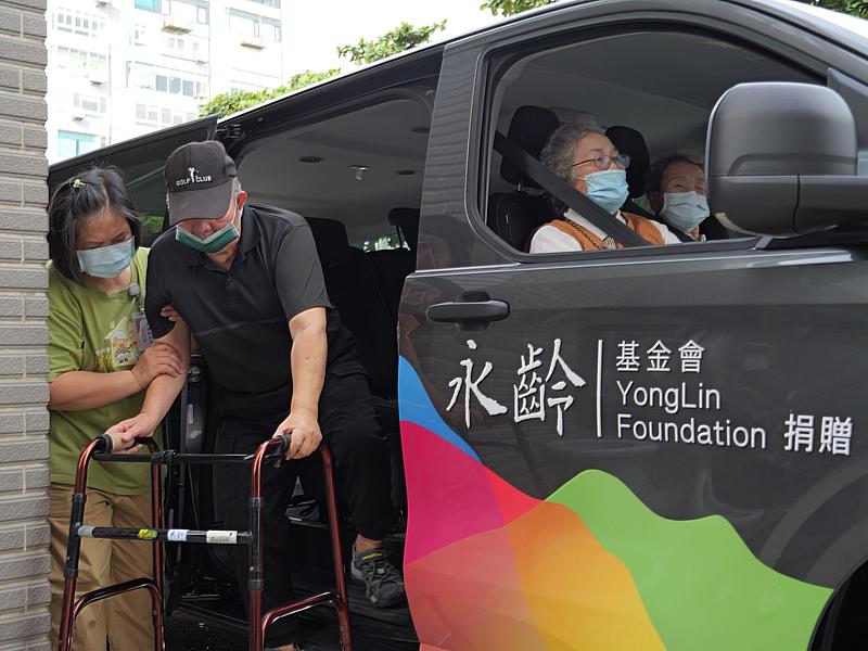 往返交通需求獲得解決,門諾基金會花蓮美崙日照中心學員招收滿額。