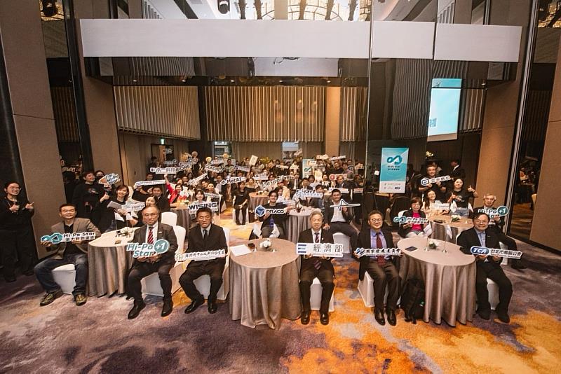 經濟部龔明鑫部長、國發會詹方冠副主委及中企署李冠志署長出席潛力新創頒獎典禮及交流晚會。
