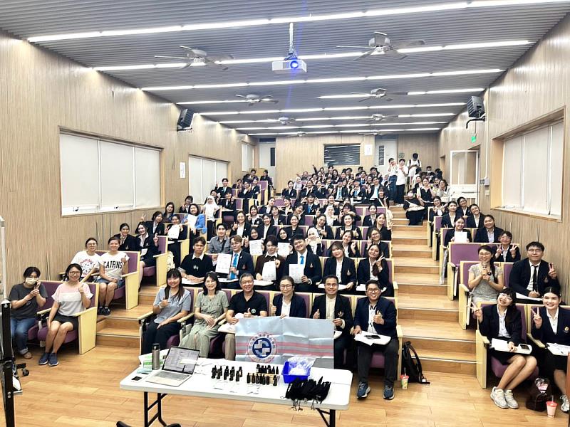 泰國普拉博瑪拉差諾克大學師生蒞校參訪。