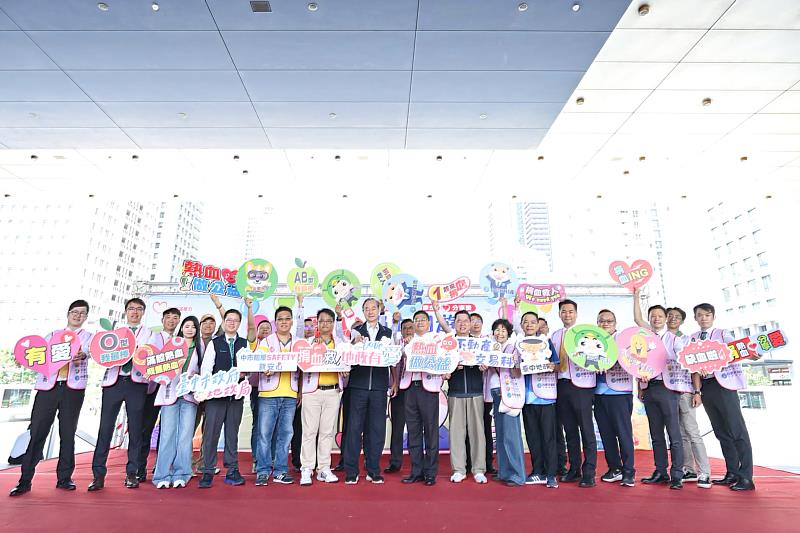 永慶加盟四品牌中區經管會和臺中市政府地政局連續4年舉辦「愛心捐血園遊會」,為社會和血庫注入滿滿正能量。(永慶房產集團提供)