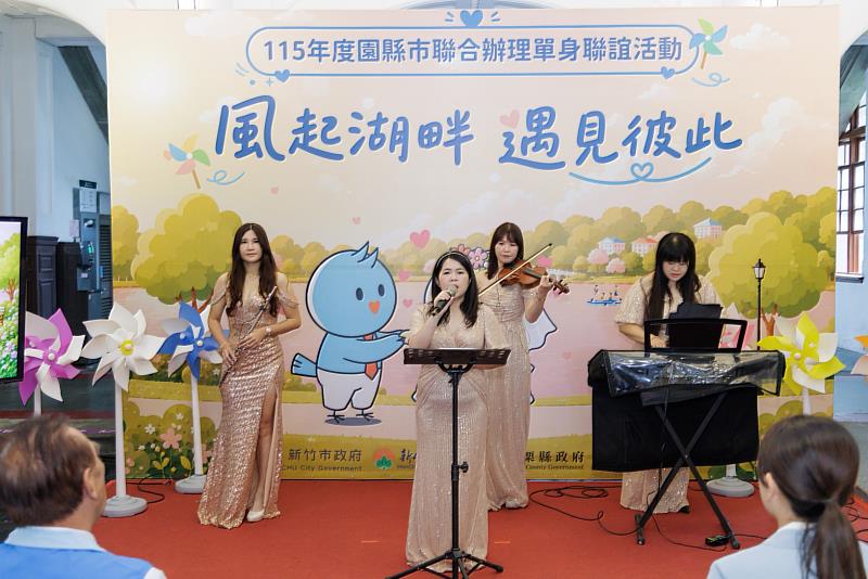 甜心音樂室內樂團開場表演。