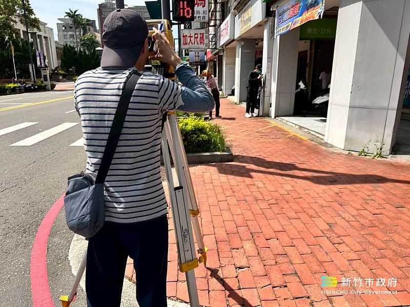 測量員執行測量作業情形