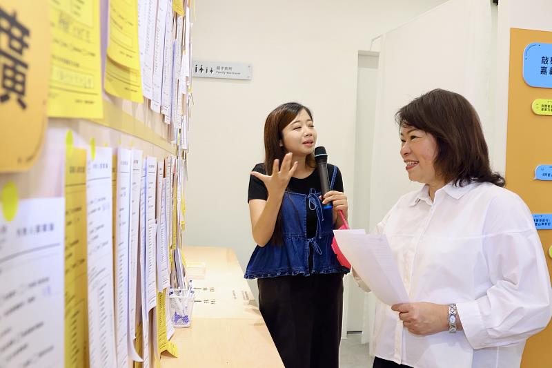 黃敏惠市長觀覽文化+1串成果展