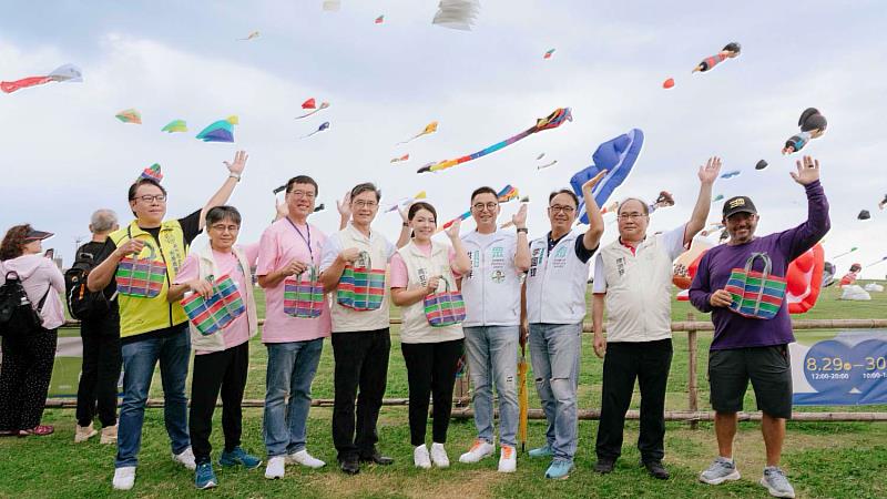 2026新竹市國際風箏節盛大開幕，高虹安市長與民眾共賞「台灣印象」飛上新竹天空。