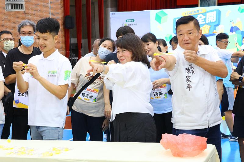 嘉義市「肌力全開運動會」六大關卡「肌」戰體能 活力滿載