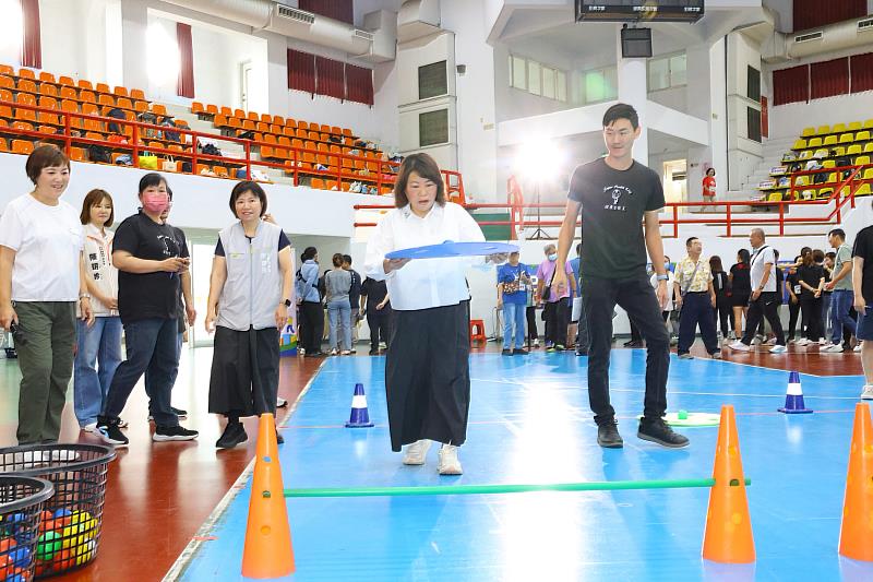 嘉義市「肌力全開運動會」六大關卡「肌」戰體能 活力滿載