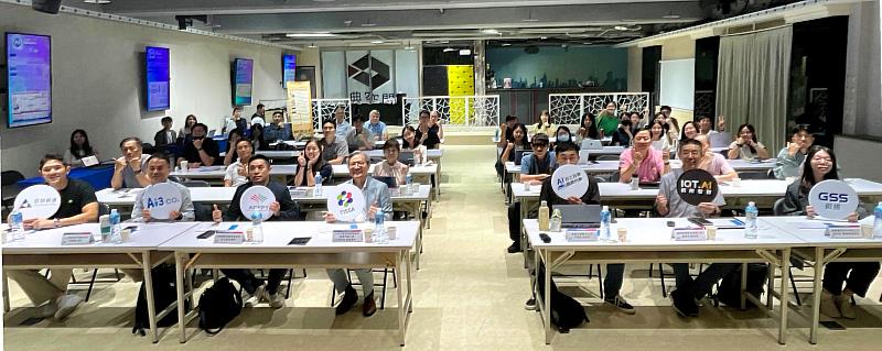 照片一：「Agentic AI驅動產業新局」百工百業AI媒合會28日於臺北登場，主辦單位、講者及與會貴賓合影。圖／中華軟體公會提供。