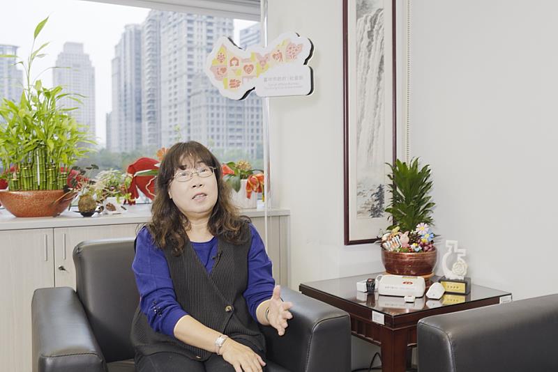 台中市社會局局長廖靜芝表示，市民如符合資格，可向社會局申請緊急救援服務。