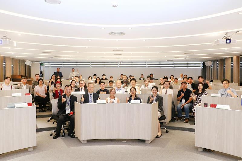 「Multiscale Brain Mechanisms and Precision Therapies: From Exosomes to Connectomes（外泌體至連結體：大腦多尺度機制與精準治療）」Mini Symposium與會貴賓合影。