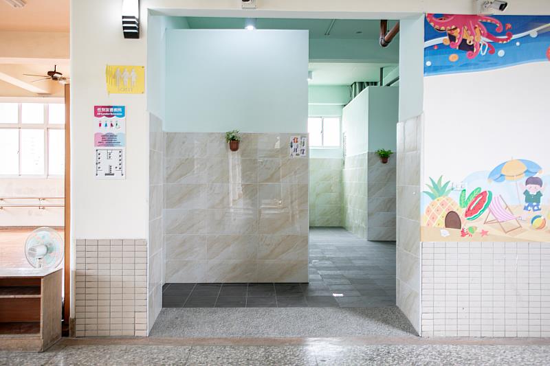 翁章梁關心開學情形 嘉義縣免費營養午餐正式上路