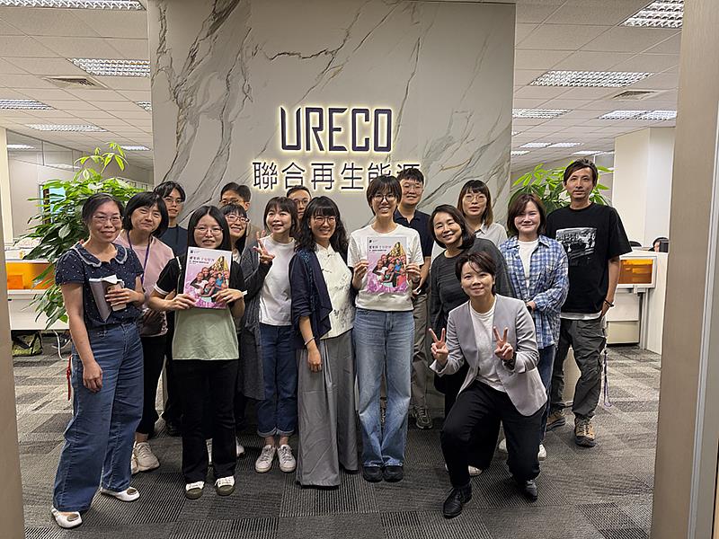 無論是「企業專屬公益演講」、「布衛生棉/環保手作工作坊」,或是結合淨水設施(WaSH)、綠能教育、婦女賦能等深度 ESG 專案合作,皆竭誠歡迎各界洽詢聯繫(企業合作專屬信箱:cc@lovebinti.org),共同讓台灣的善意與創新實力,在世界各地綻放光芒。