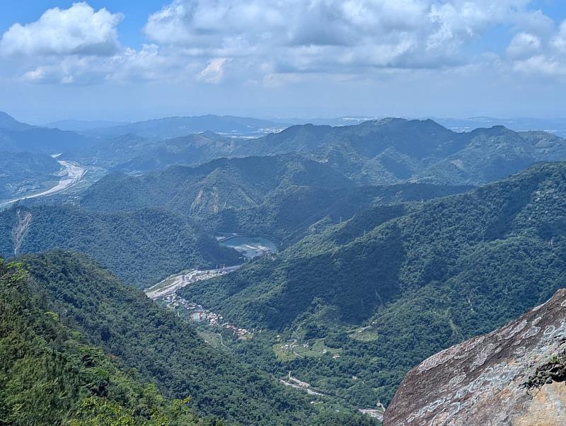 東卯山步道遠眺大甲溪。