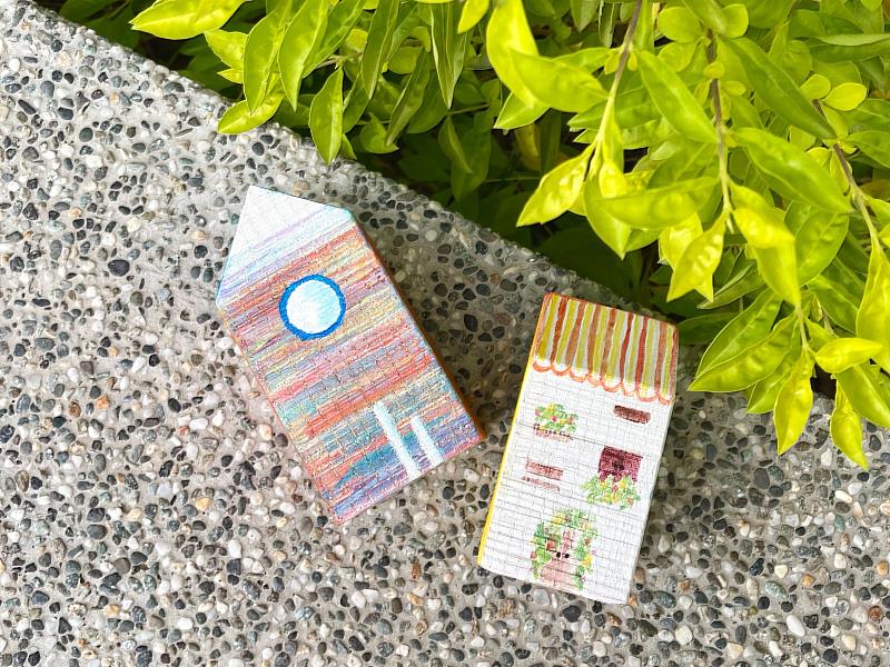 「手感日常」DIY手作坊,其中「木作森活小屋」運用家具生產後的木頭餘料進行彩繪。