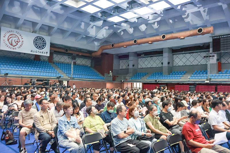 115學年度臺師大新生家長聆聽宋曜廷校長及各處室主管說明。