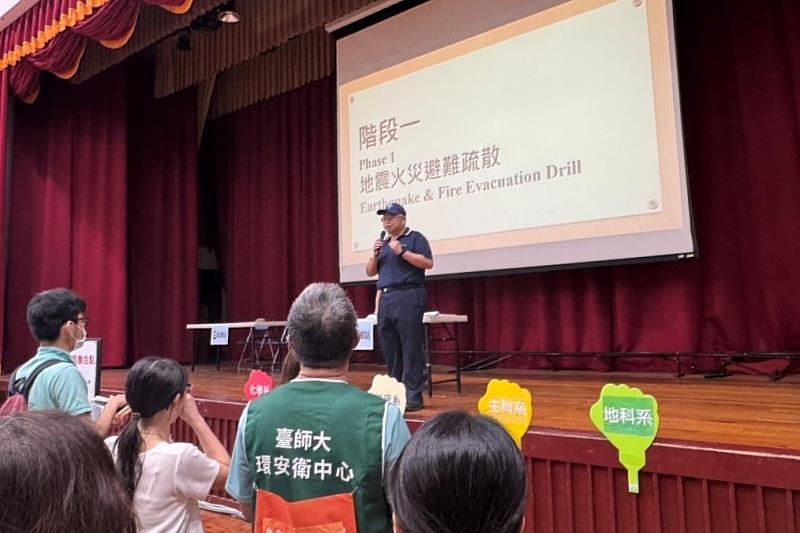 環安衛中心吳忠信主任致詞感謝所有籌辦同仁辛勞以及全體師生的戮力配合。