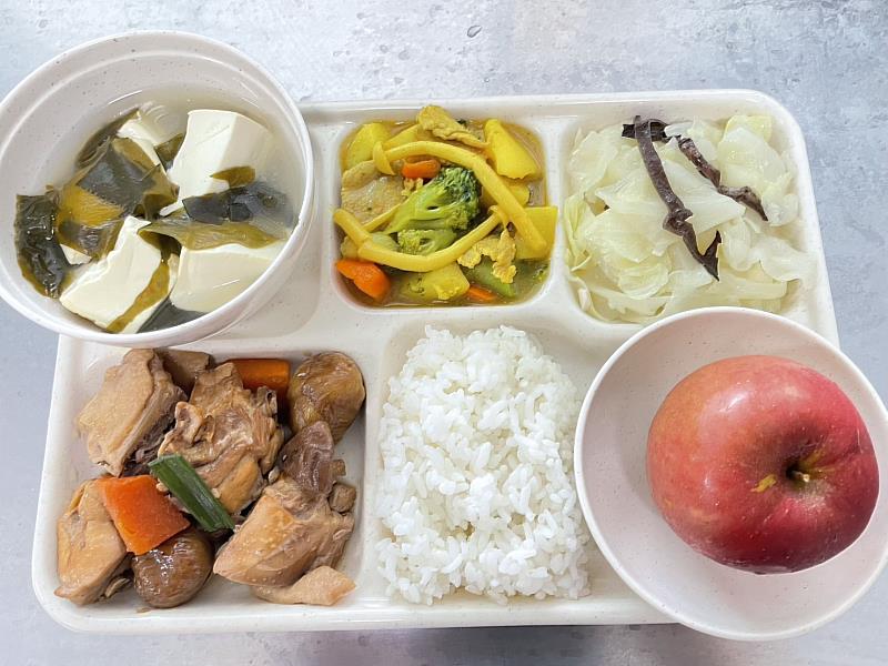垂楊國小營養午餐。