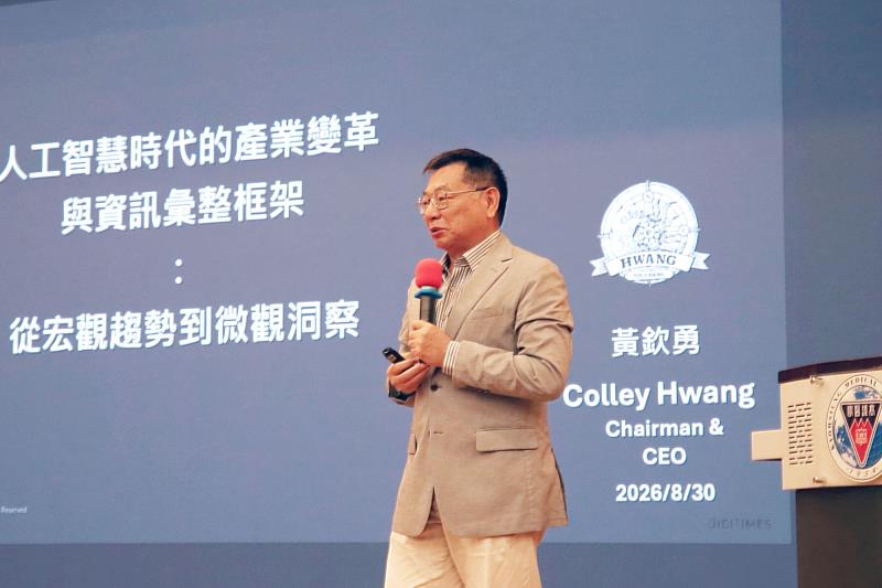 DIGITIMES創辦人黃欽勇董事長以「人工智慧時代的產業變革與資訊彙整框架」為題,從全球AI浪潮與產業變化分析台灣的機會。