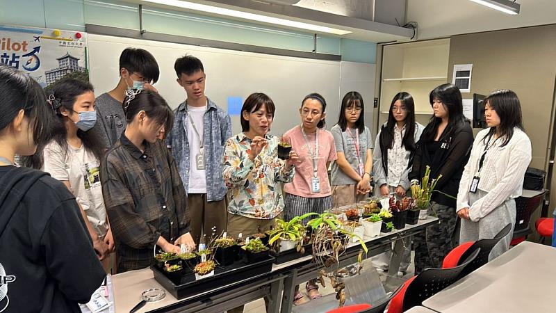 文化大學「Uni-Pilot領航站 大學微旅 × 學系初探」,讓新生和高中生從實際參與中認識不同學群與專業特色。