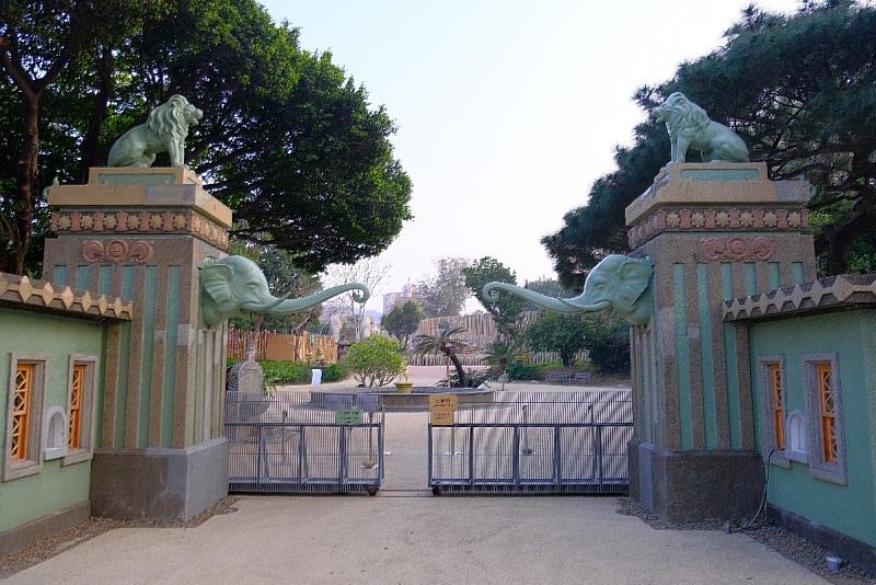 新竹市立動物園是原址最老的動物園，早期設置大象門，是民眾朝聖的景點。