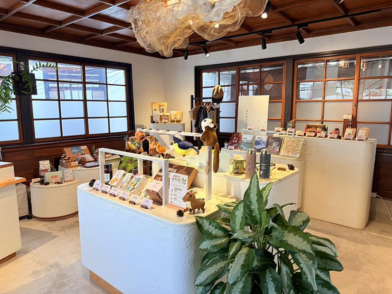 宿泊所山林製造賣店。