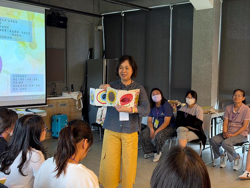 南大圖畫書美感教育社群以無字圖畫書激發想像，探索圖像閱讀與幼兒美感教育。