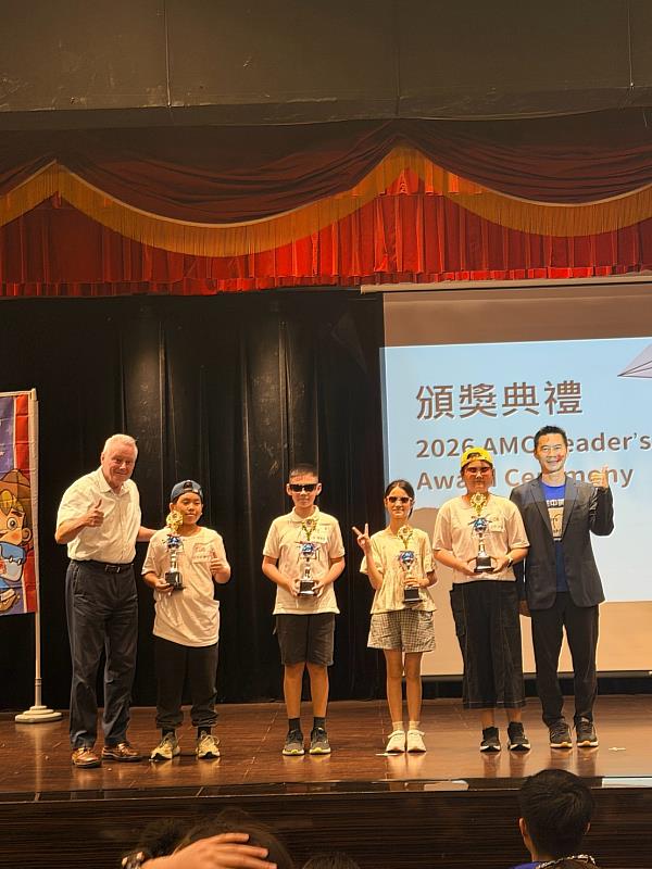 空中美語全國讀者劇場大賽圓滿落幕，近450名學生勇敢站上舞台，用英文說出精彩故事。