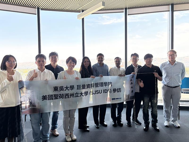 圖三、與IDS院長及老師合影。