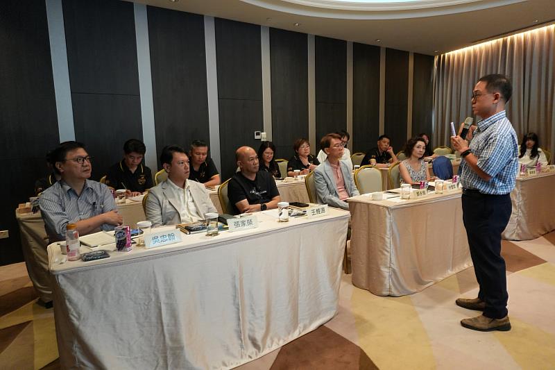 南大經管系蕭詠璋主任分享管理議題，帶領EMBA學員從實務觀點拓展管理視野。