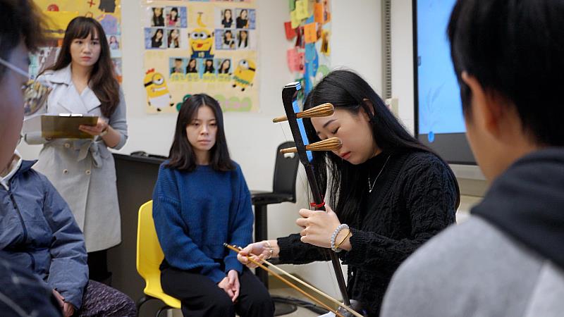 文化大學師資培育中心以培育優良師資為目標,招收語文、數學、社會、綜合活動、健康與體育及藝術等領域師資生,提供校內不同系所學生修習教育專業的機會。