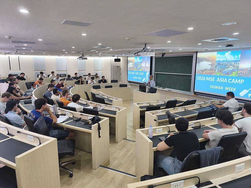 「2026臺歐智慧製造研習營臺灣週」於臺科大隆重開幕,由物聯網創新中心主任周碩彥特聘教授主持交流會,為5天產學行程揭開序幕。