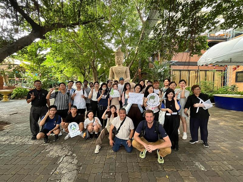 參訪泰國曼谷的透過資源循環實踐環境永續的環保寺廟Wat Chak Daeng。