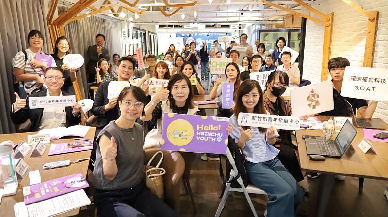 圖說1青創媒合會大合照。