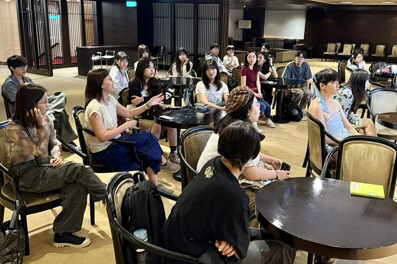南大戲劇師生與林珣甄專員交流,深入探討國家兩廳院行政發展與永續經營的實務策略。