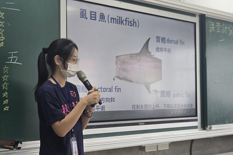 南大USR英語科技營將英語融入主題課程,讓學生邊探索七股特色邊活用英語,提升實際應用能力。