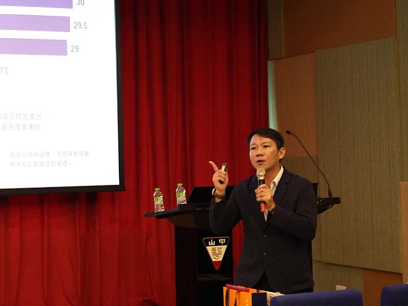《遠見雜誌》副社長、遠見智庫總編輯李建興 從媒體視角解析高教變局,分享少子化、AI發展下,大學治理與人才培育面臨的新挑戰。