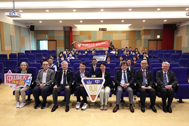 中山醫大舉辦「大學治理的新視野」專題演講,邀請李建興從媒體視角分享高教環境變化,並與校內師長交流大學治理與社會影響力。