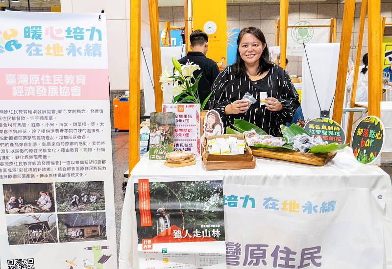 北分署推薦多元培力團體中秋好禮-臺灣原住民教育經濟發展協會推出特色馬告鳳梨酥與獵人遊程。